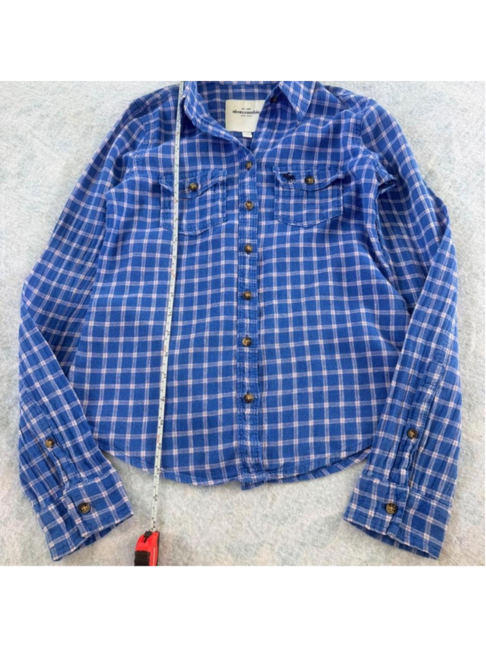 Abercrombie & Fitch blue and white plaid button-up shirt in size M #preppy #plai